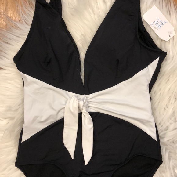 One piece swimsuit - Picture 2 of 4